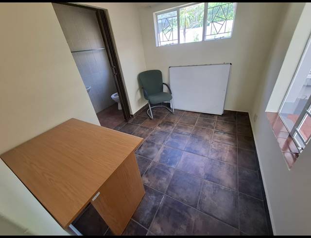 1 BEDROOM FLAT TO LET IN SINOVILLE